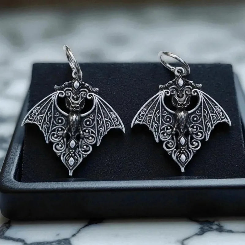 Les Ailes de Minuit : boucles d'oreilles chauve-souris argentées