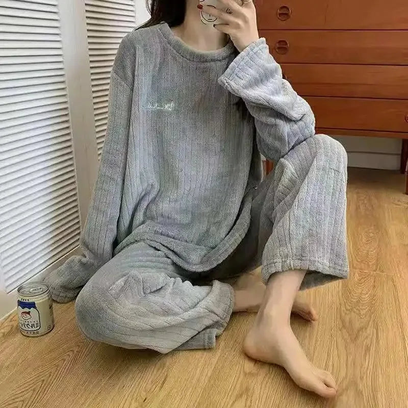 Le Pyjama Douillet en Velours Corail