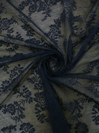 Détail de la dentelle florale noire