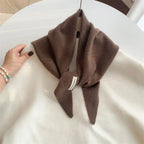 Le Foulard Triangle en Maille Douce