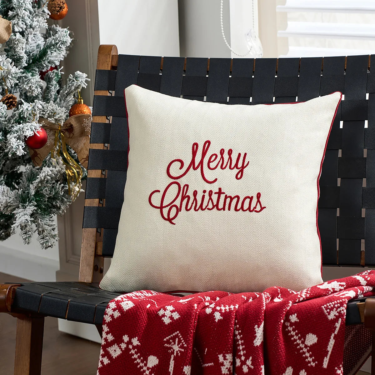 La Housse de Coussin Brodée de Noël