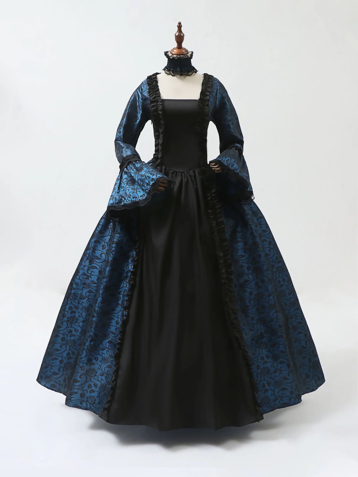 La Robe de la Dame du Manoir, brocart bleu