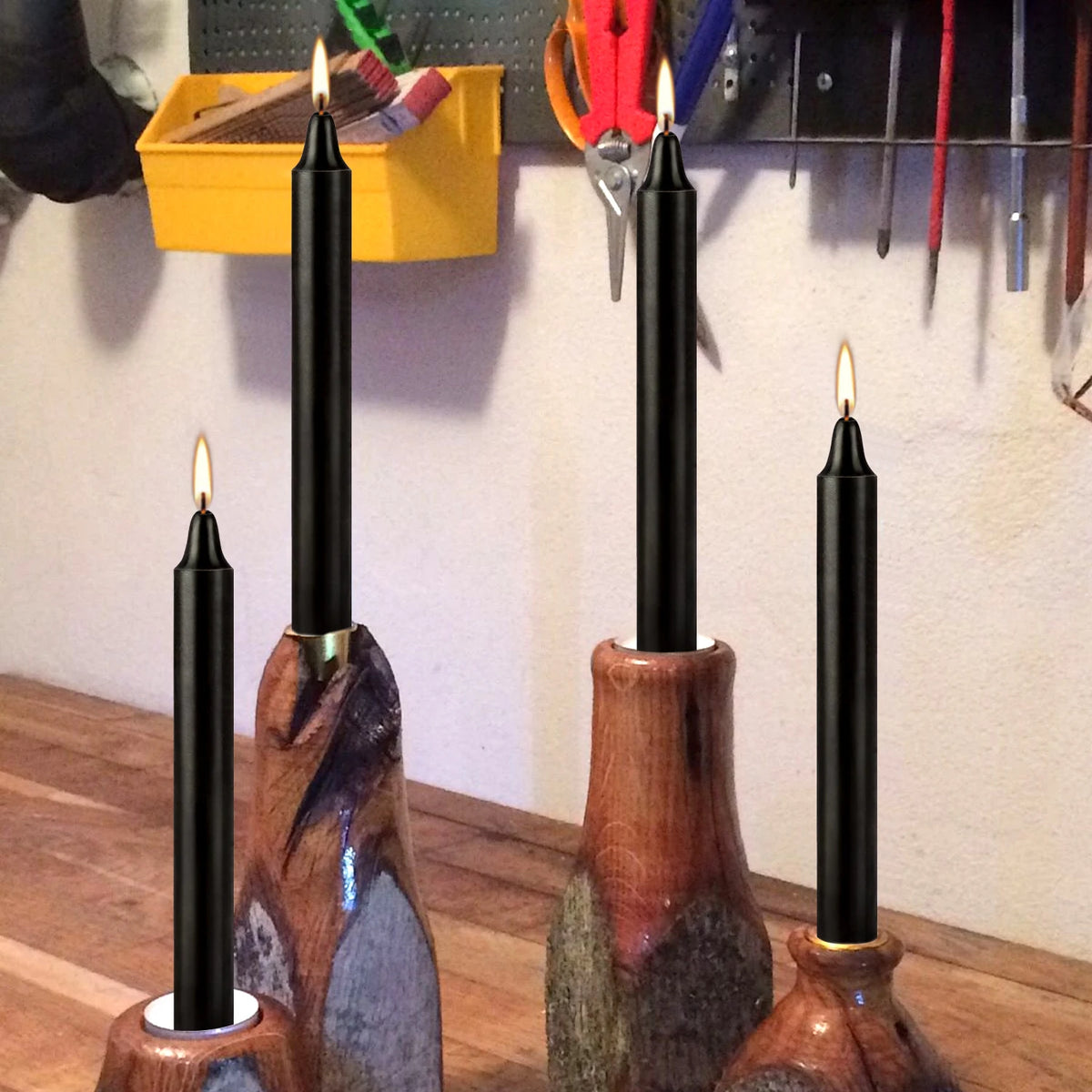 Bougies noires allumées
