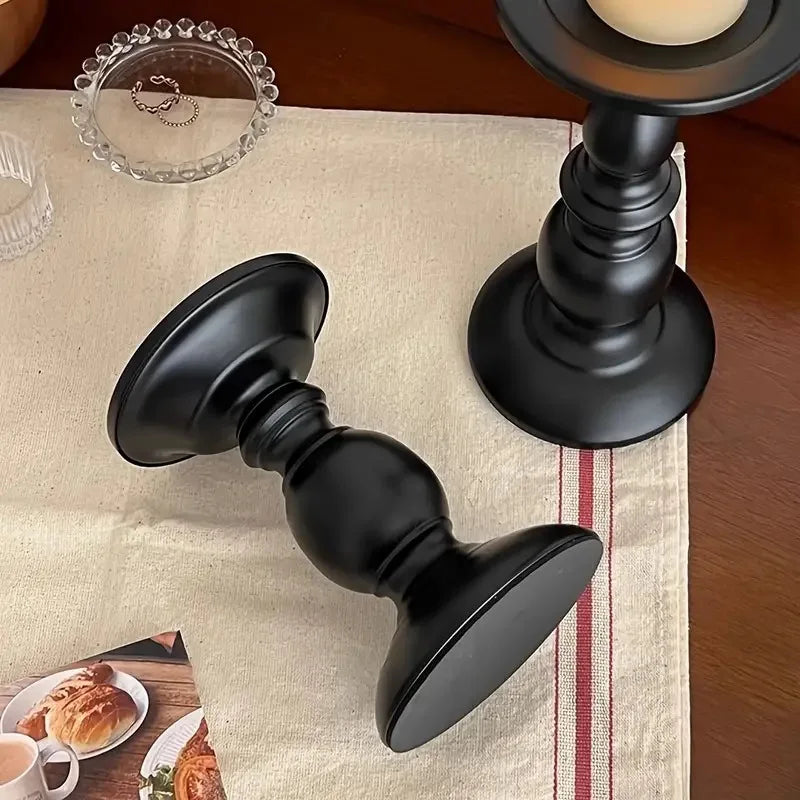 Bougeoirs en fer noir