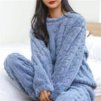 Le Pyjama Douillet en Velours Corail