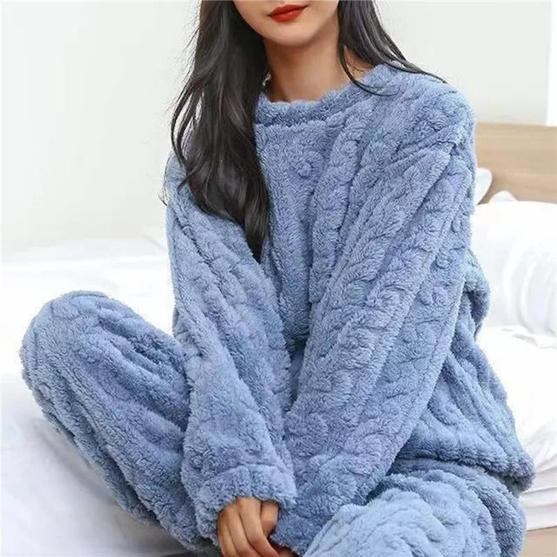Le Pyjama Douillet en Velours Corail
