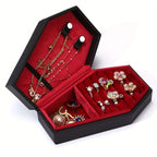 Le Reliquaire, boîte à bijoux cercueil noire ouverte, intérieur velours rouge