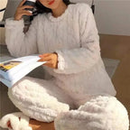 Le Pyjama Douillet en Velours Corail