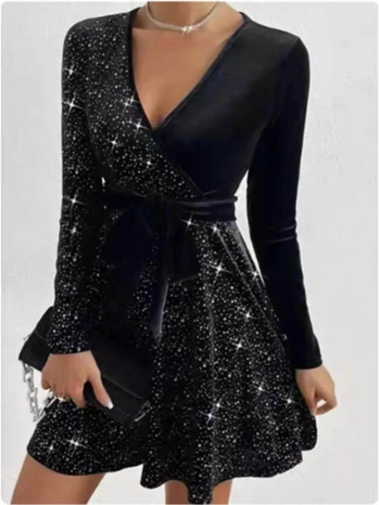 Robe de fête noire à paillettes, col V cache-cœur