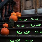 Les Yeux dans le Noir sur un escalier