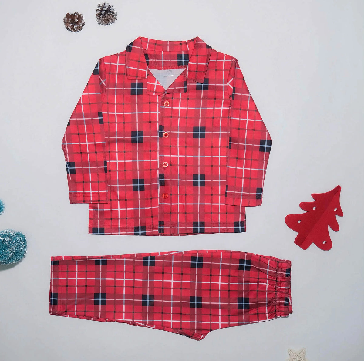 Le Pyjama de Noël à Carreaux Rouges, photo 2 sur 3