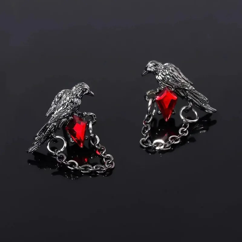 Les Boucles du Corbeau : boucles d'oreilles corbeau et pierre rouge
