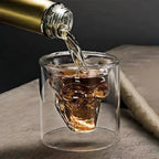 Le crâne apparaît quand on verse la boisson