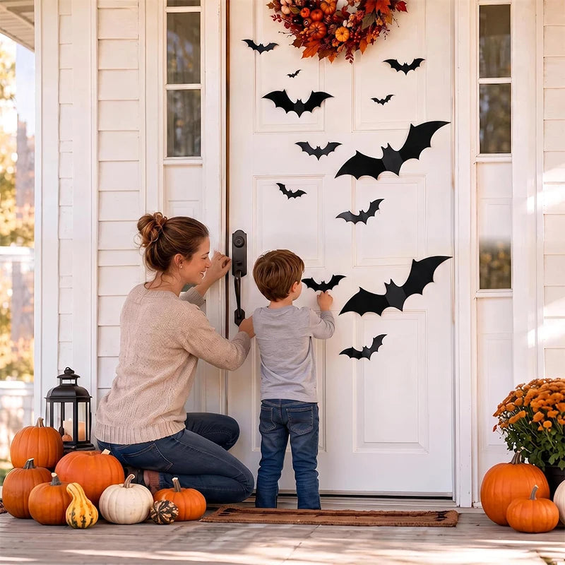 Chauves-souris noires autour d'une porte