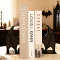 Les Gardiennes du Grimoire, serre-livres ailes de chauve-souris tenant des livres