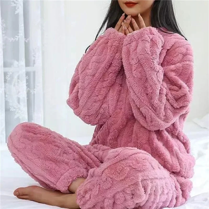 Le Pyjama Douillet en Velours Corail