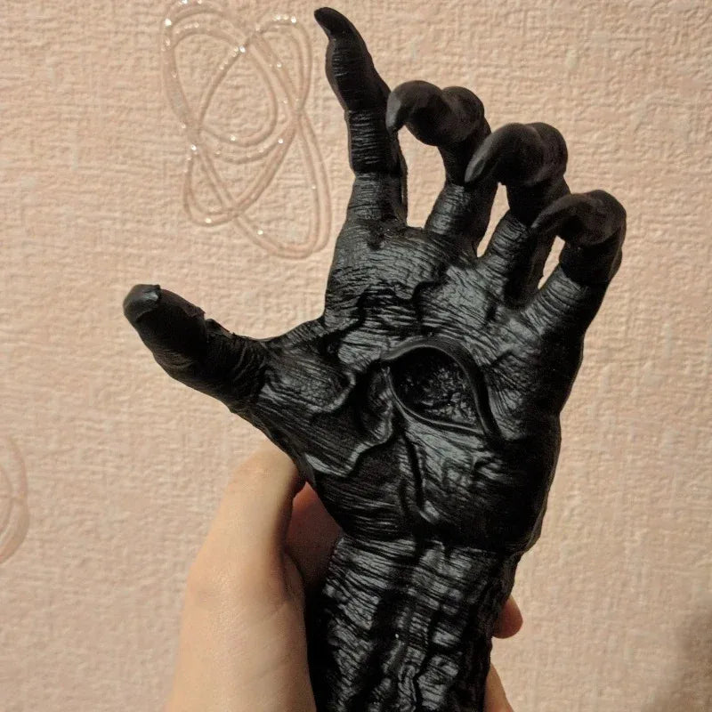 Main de sorcière en résine noire